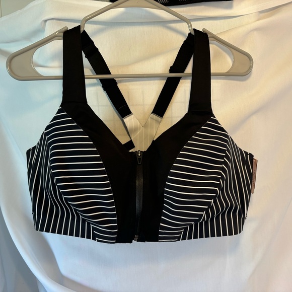 Victoria Secret Athletic Bra - Picture 3 of 6
